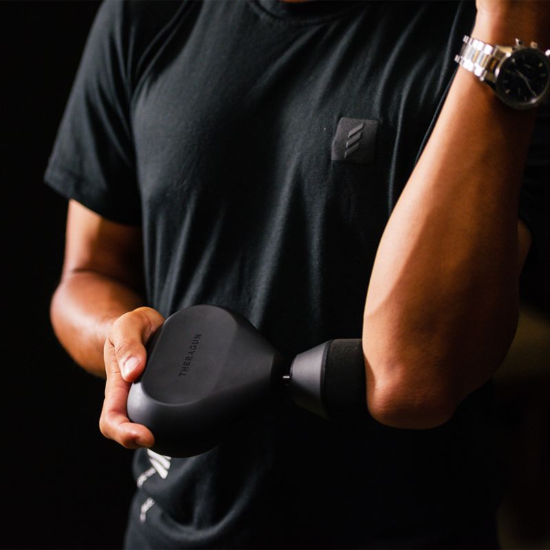 Theragun_mini_Black_Collin-Morikawa_Golf_Supersoft_Elbow