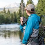 Theragun_mini_Black_FlyFishing_Shoulder
