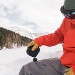 Theragun_mini_Black_Snow_Lifestyle_2