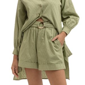 Short con Hebilla Verde