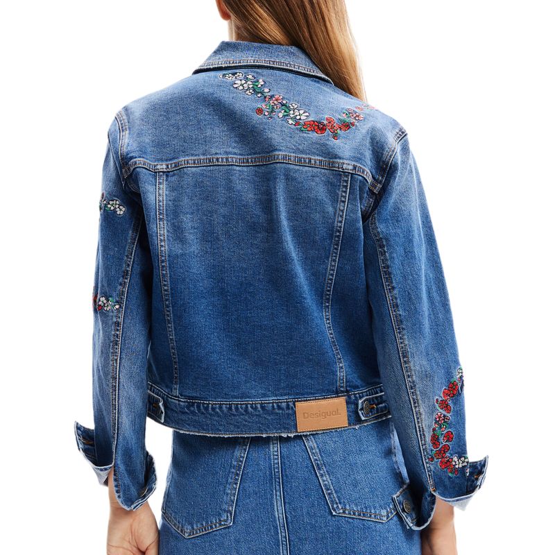 Desigual-Chaqueta-Denim-Bordados-23WWED125053