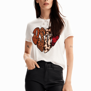 Camiseta con parche animal print