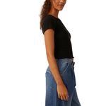 Free-People-Camisa-Lux-Life-Baby-Tee-Negra-FP-FP041623CY-0010