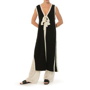 Vestido en V con Abertura