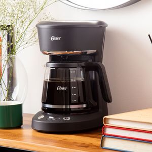 Cafetera Oster 12 Tazas 900W Negra con Filtro